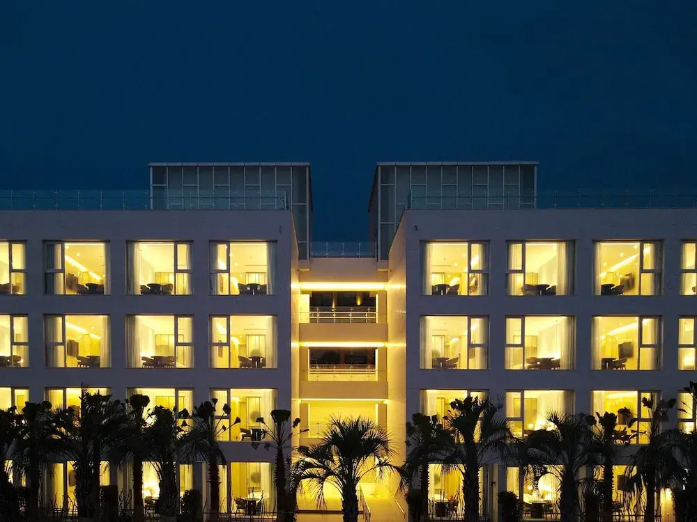Calacatta Hotel & Resort