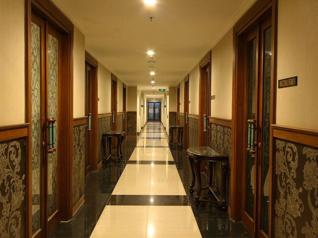 Lobby & Reception