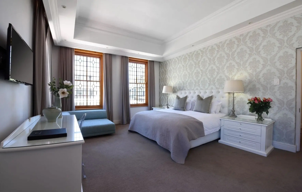 The Clarendon - Fresnaye