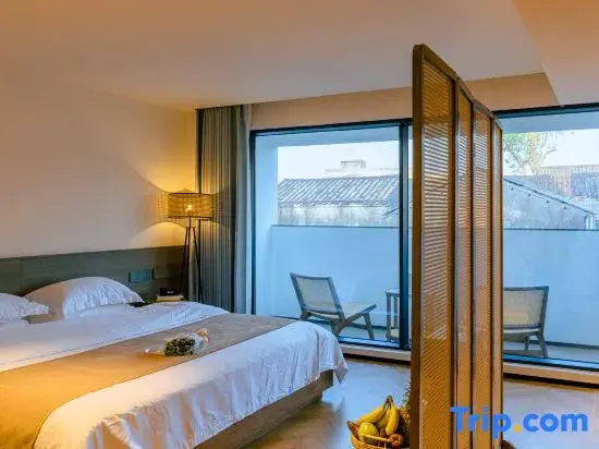 Standard Double room with balcony (full double bed)