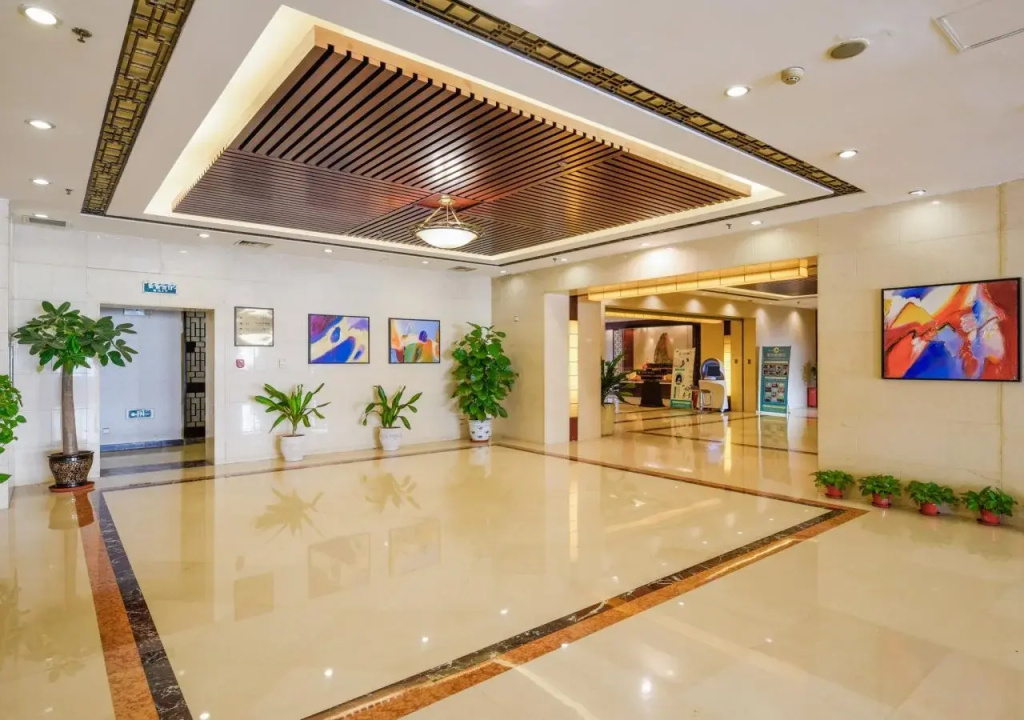 Lobby & Reception