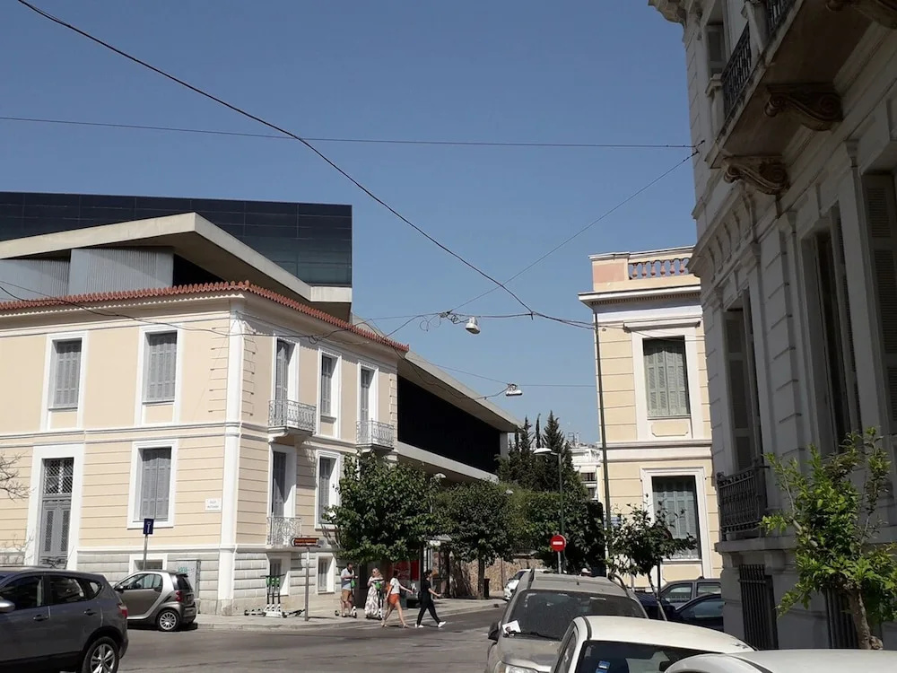 Acropolitana Near Acropolis and Acropolis Museum