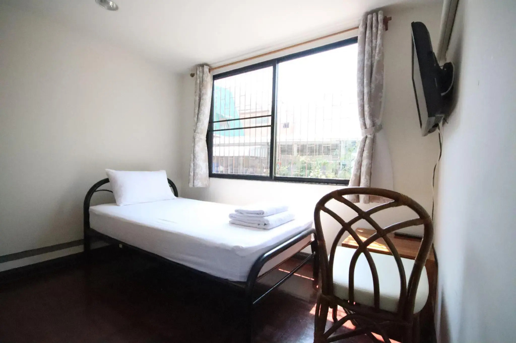 Economy room
