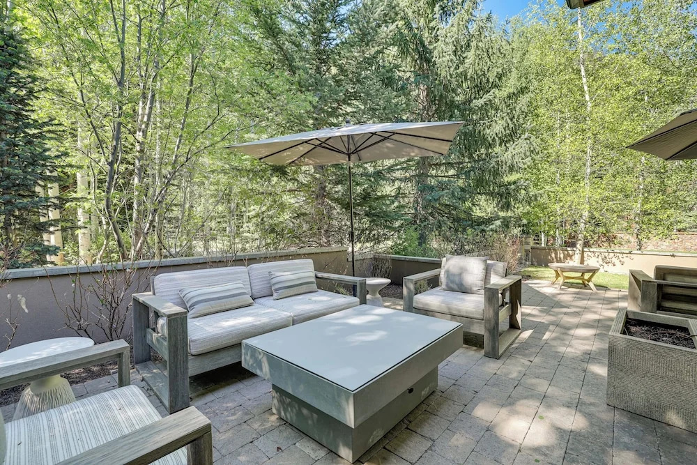 Walk to Town & Trails! Luxe Mtn Retreat w/ Hot Tub