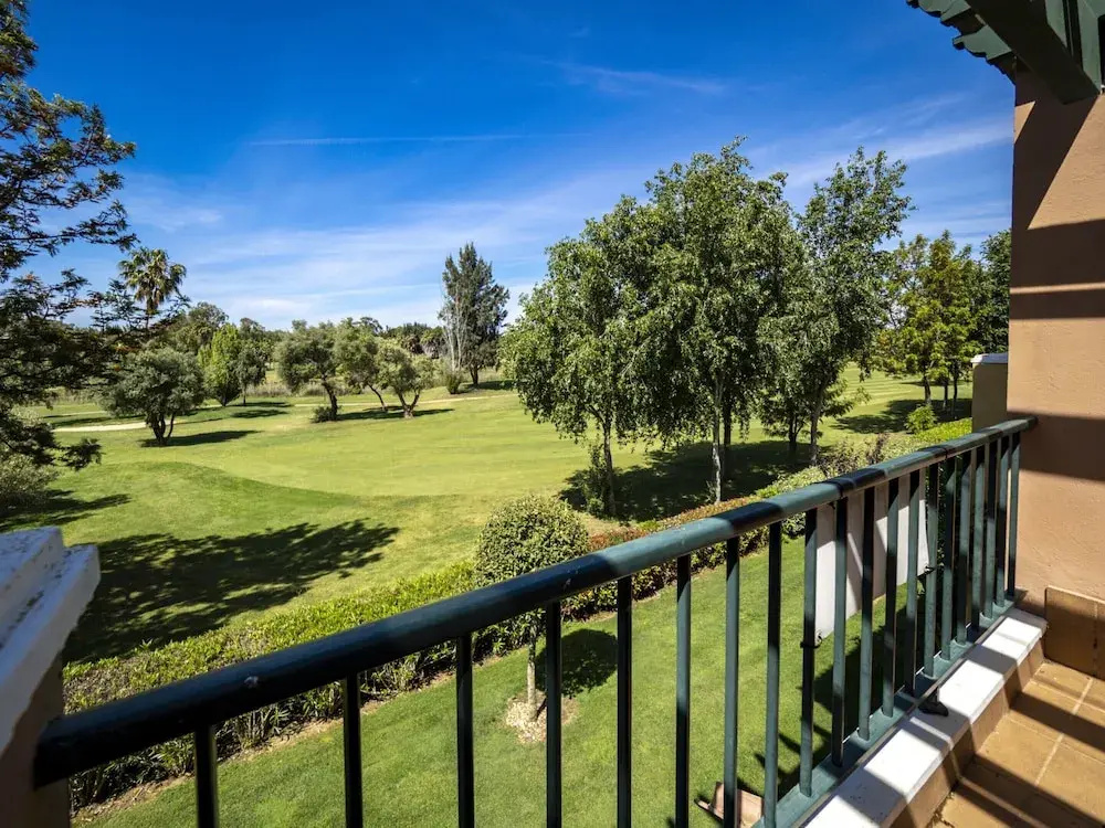 Family Apartment in Golfside Setting