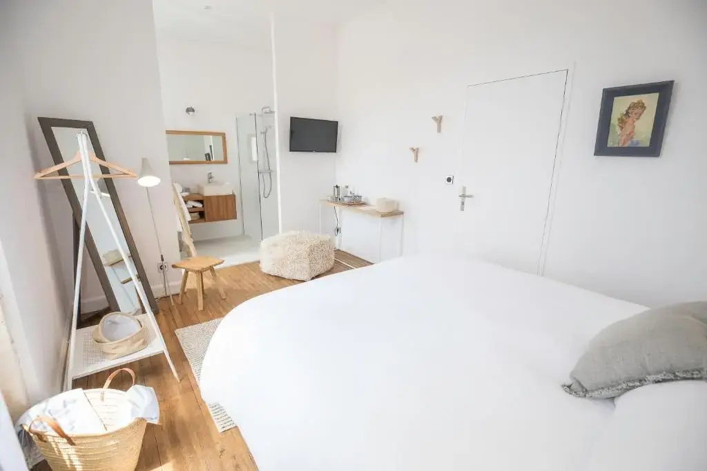 Standard Double room with garden view (full double bed)