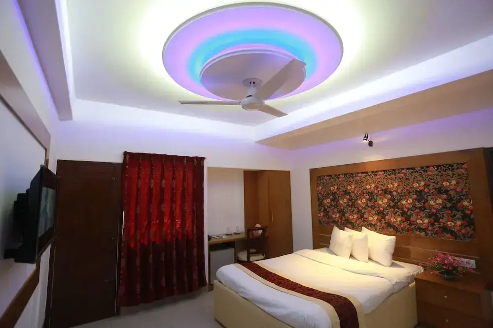 Deluxe Double room (full double bed)