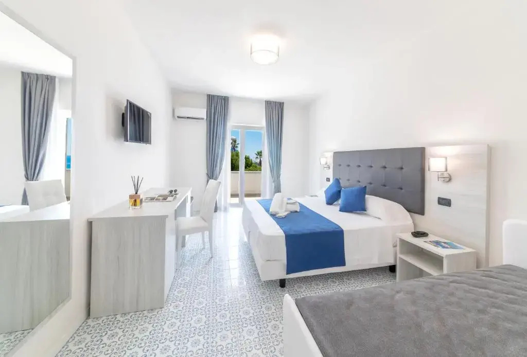 Standard Double room with balcony (full double bed)