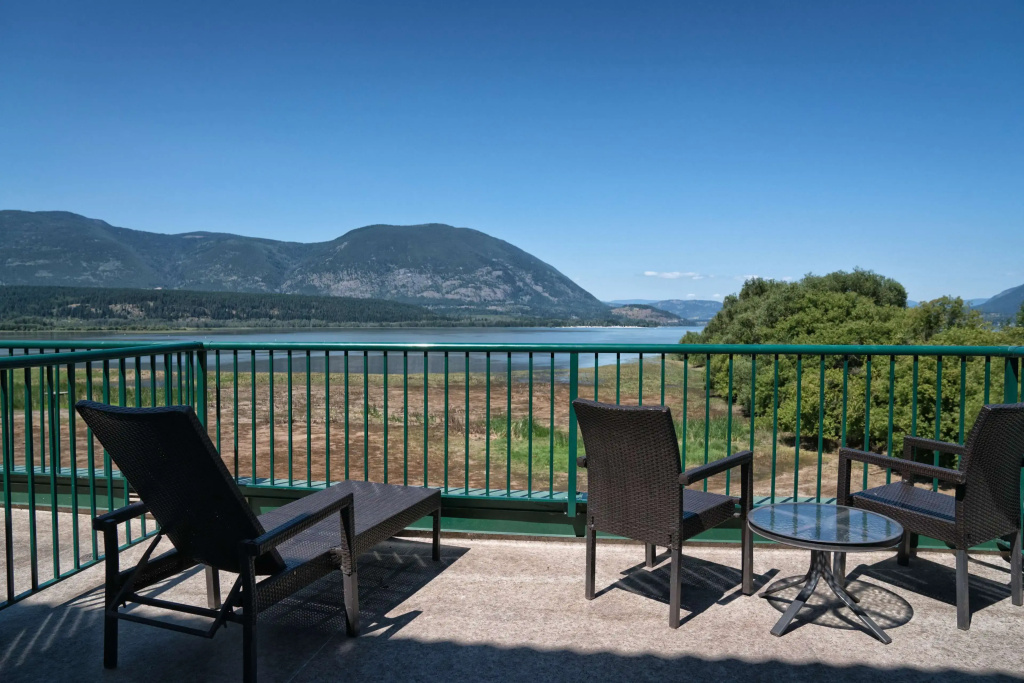 Quadruple Suite with balcony and with lake view