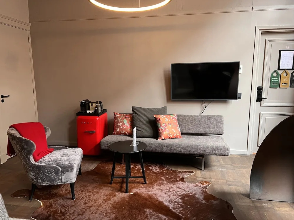 Presidential Double Basement Suite (full double bed)