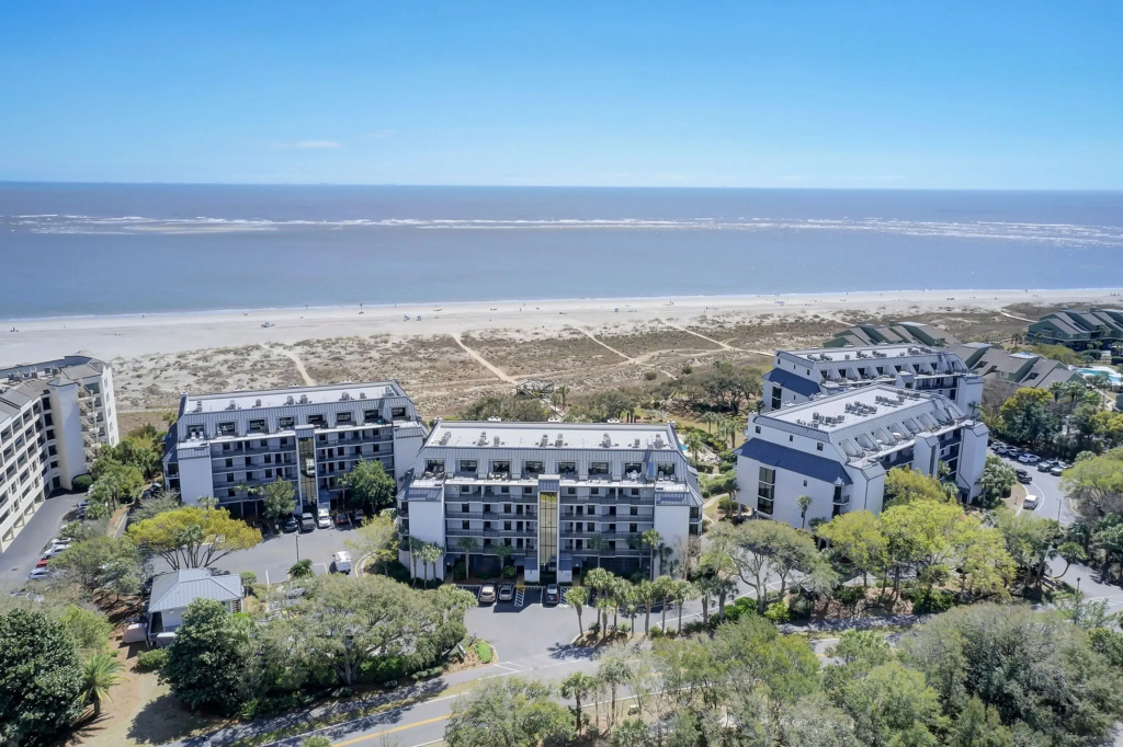 311 B Shipwatch by AvantStay | Shared Pool + VIew, Isle of Palms