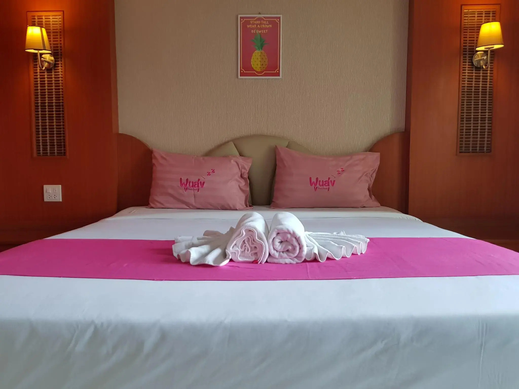 Deluxe Double room (full double bed)