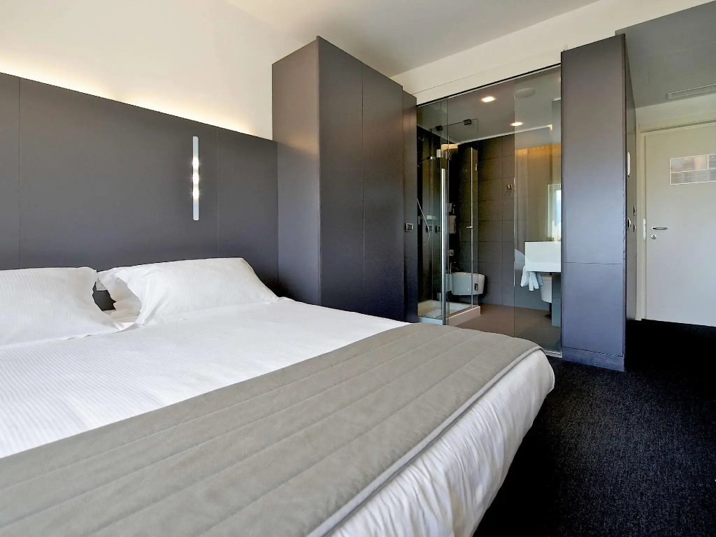 Classic Double room (full double bed)