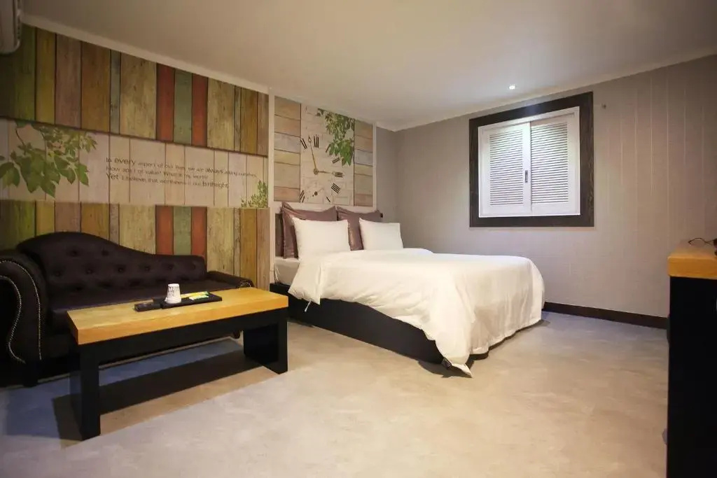 Standard Double room (full double bed)