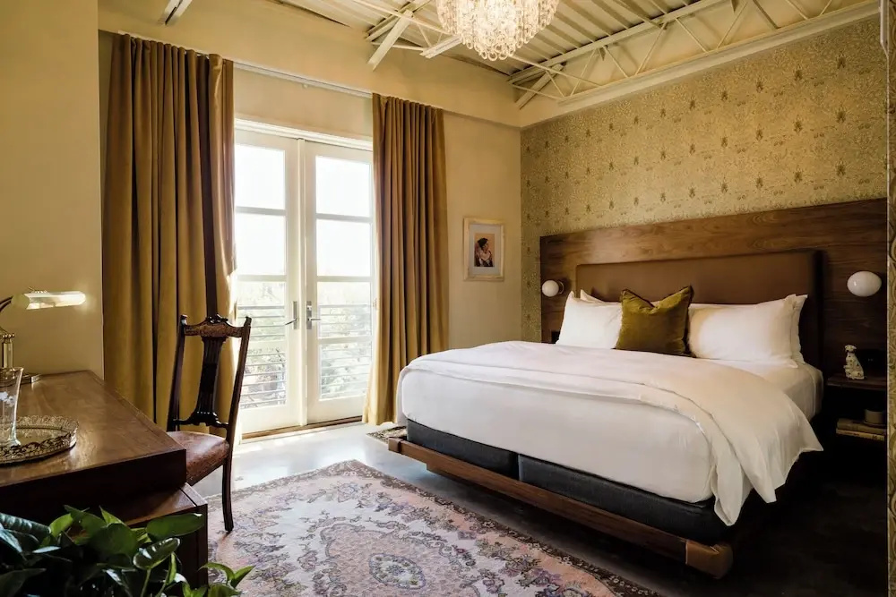 Standard Double room with balcony (full double bed)