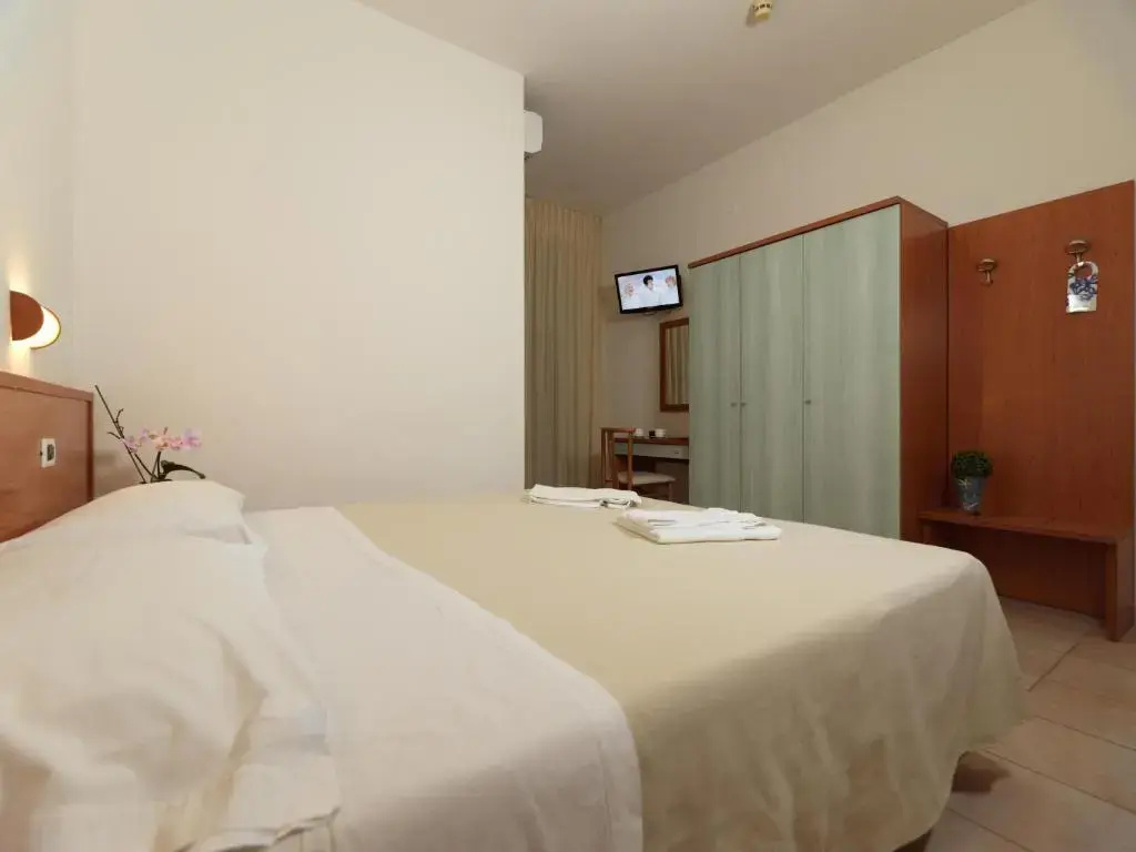Standard Double room with sea view (full double bed)