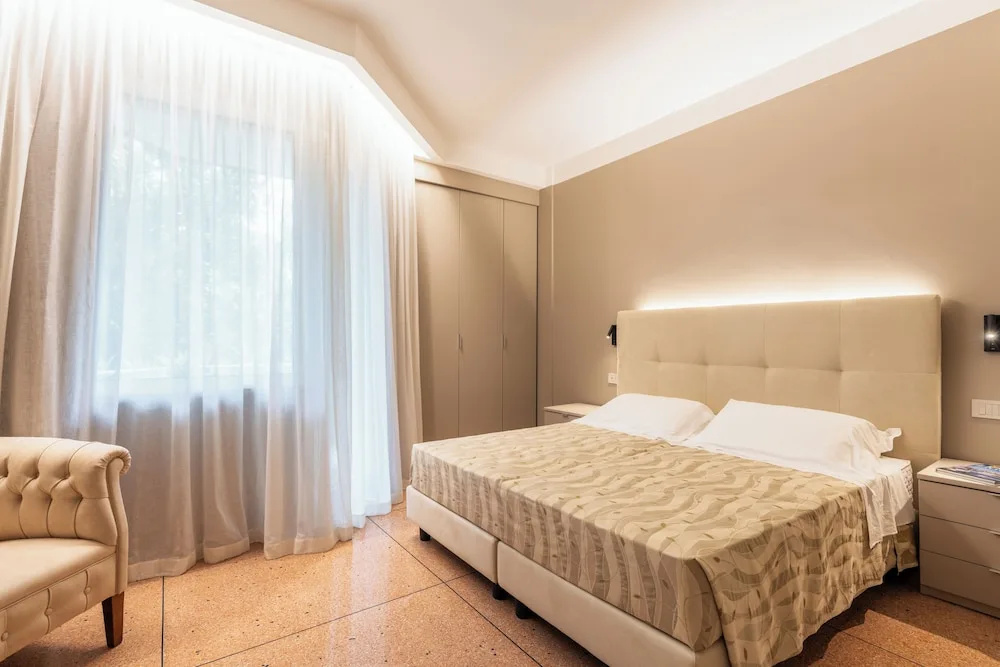 Comfort room with balcony and with pool view