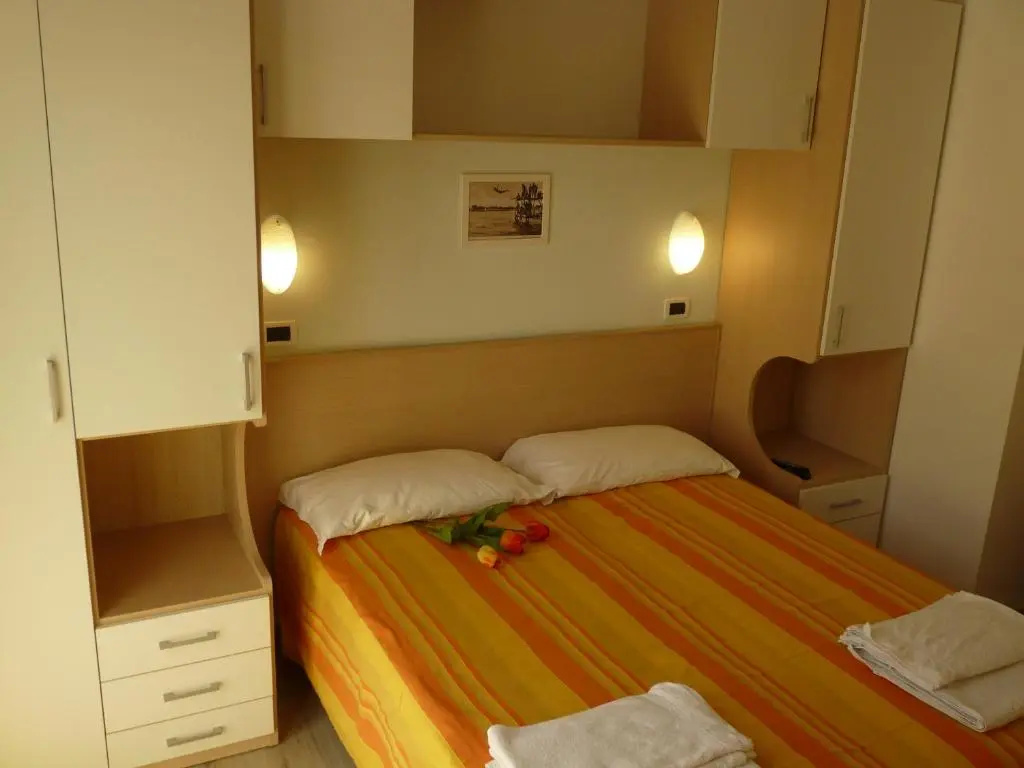 Standard Triple room with sea view