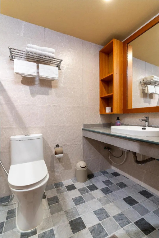 Deluxe Double room (full double bed)