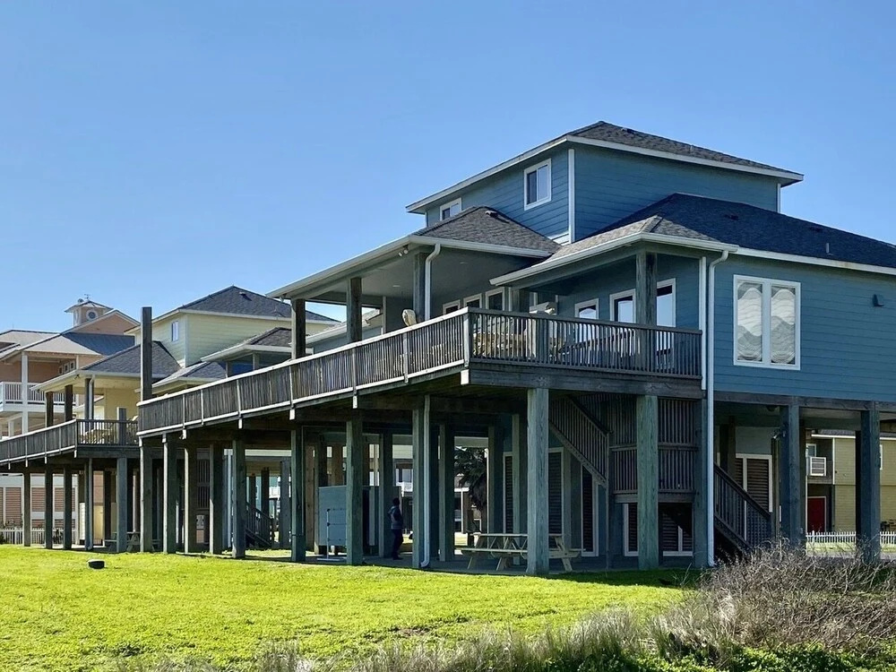 1 Driftwood 4 Bedroom Home by Redawning