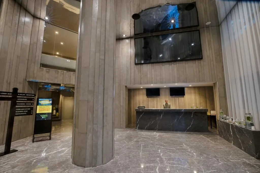 Lobby & Reception
