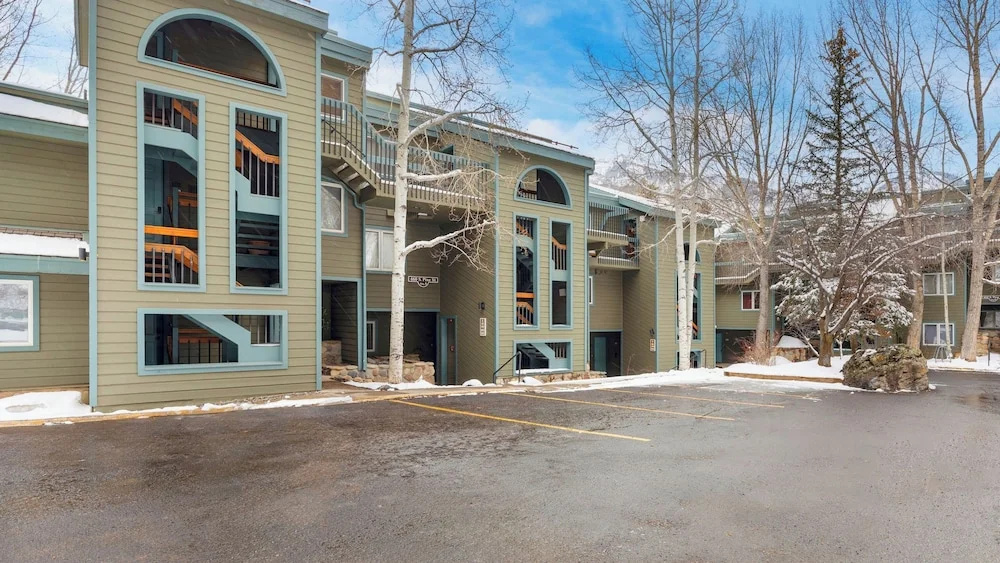 Riverside Condos D01 by Avantstay Condo Close To Downtown, Town Park & Ski Lift #8