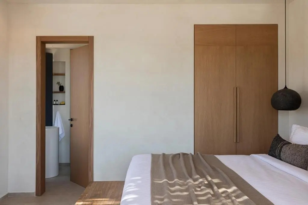 Deluxe Double room (full double bed)