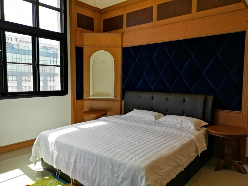Marina Court Luxury Penthouse