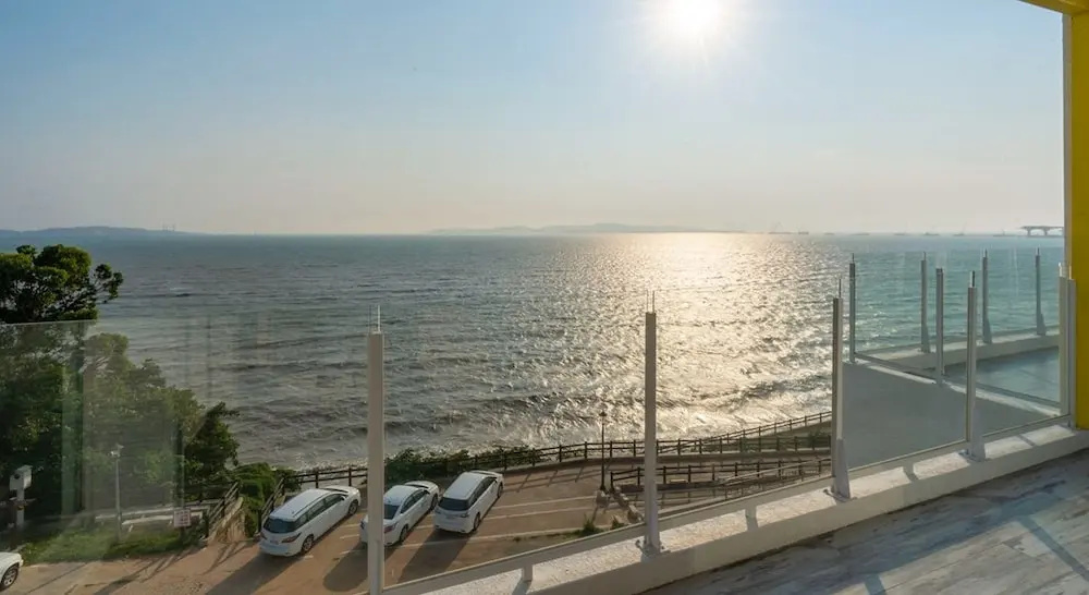 Beach & Waterfront