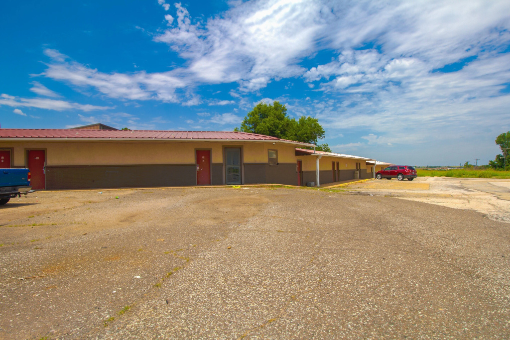 American Best Inn By OYO I-35 Perry near Lake McMurtry