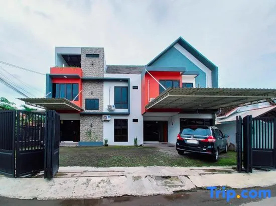 Urbanview Sibayak House near Stasiun Kediri