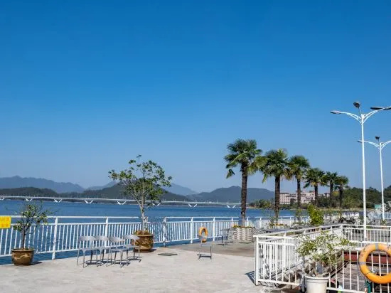 Beach & Waterfront