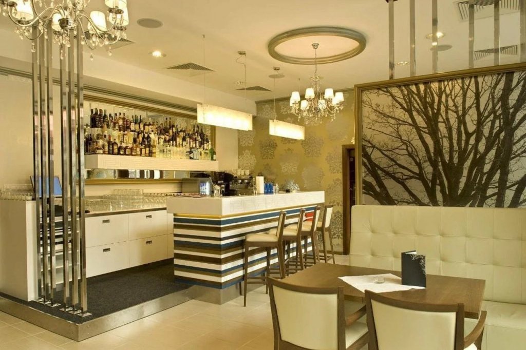 Food & Beverage