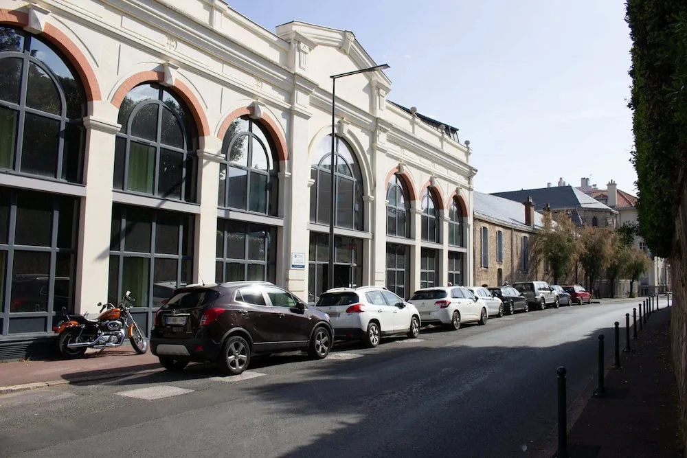 Spacious 3-bdr Apartment Near La Grande Plage