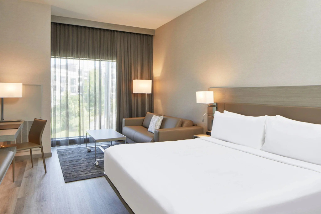 Standard Double room with city view (full double bed)