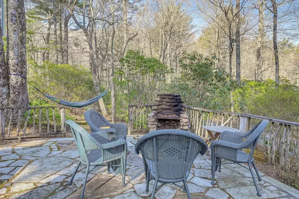 < 1 Mi to Marina: Ford Mountain Retreat w/ Deck