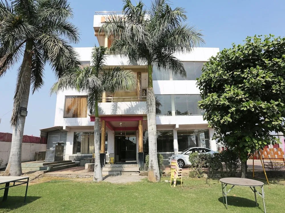 Oyo 24097 Hotel Gangotri
