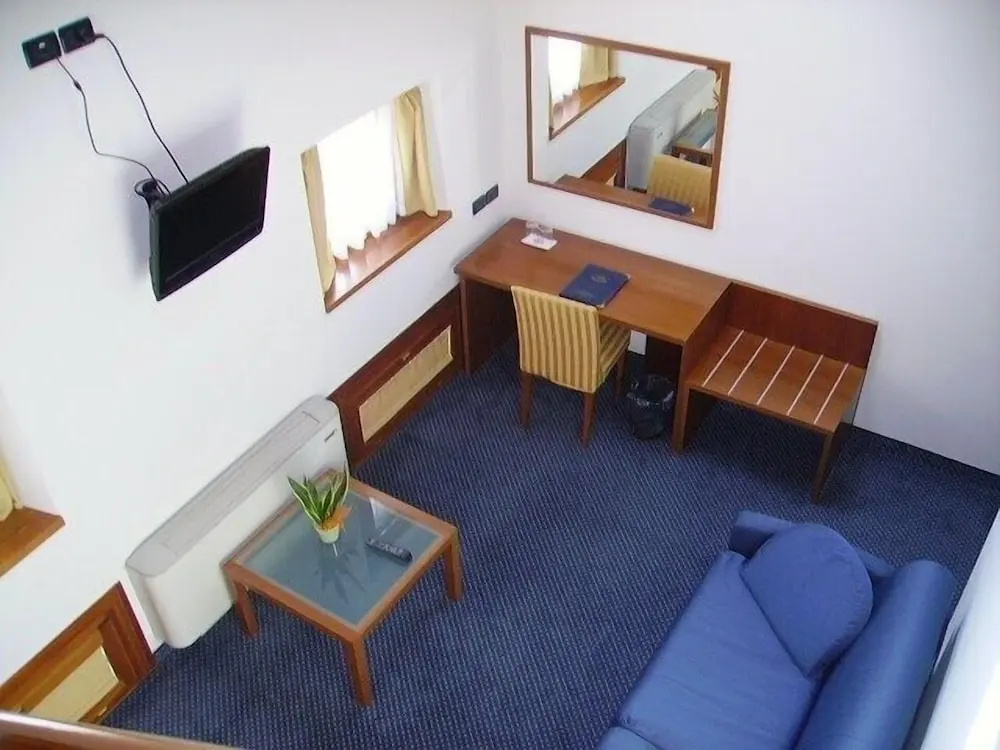 Lobby & Reception