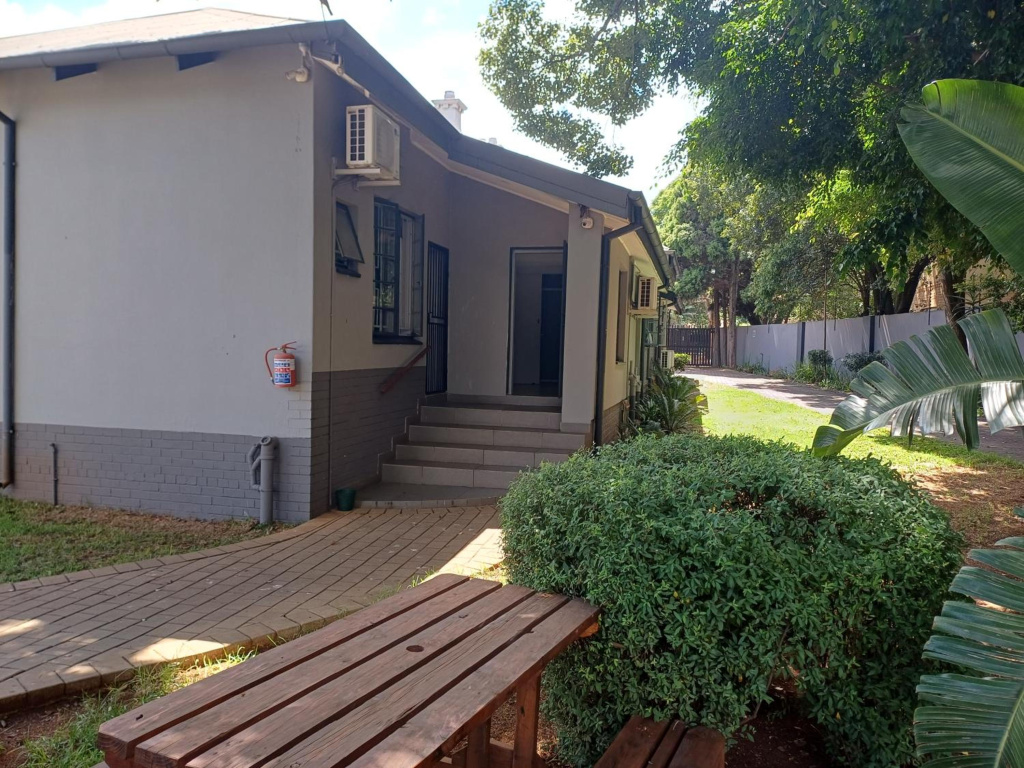 Triple9 Hatfield Guesthouse