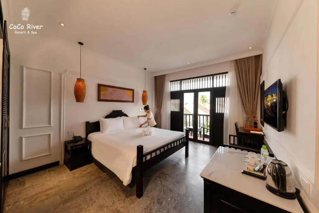 Deluxe Double room with pool view (full double bed)