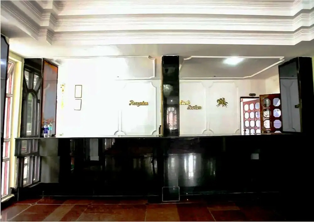 Lobby & Reception