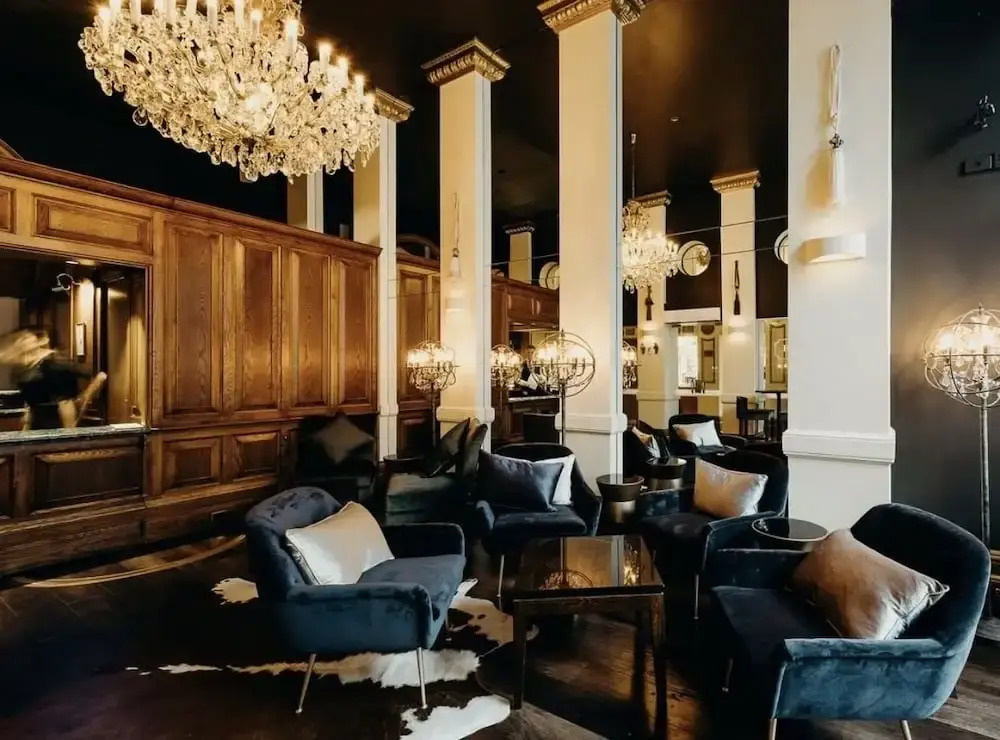 Bond Street Luxury 3-Bedroom Apartment by null