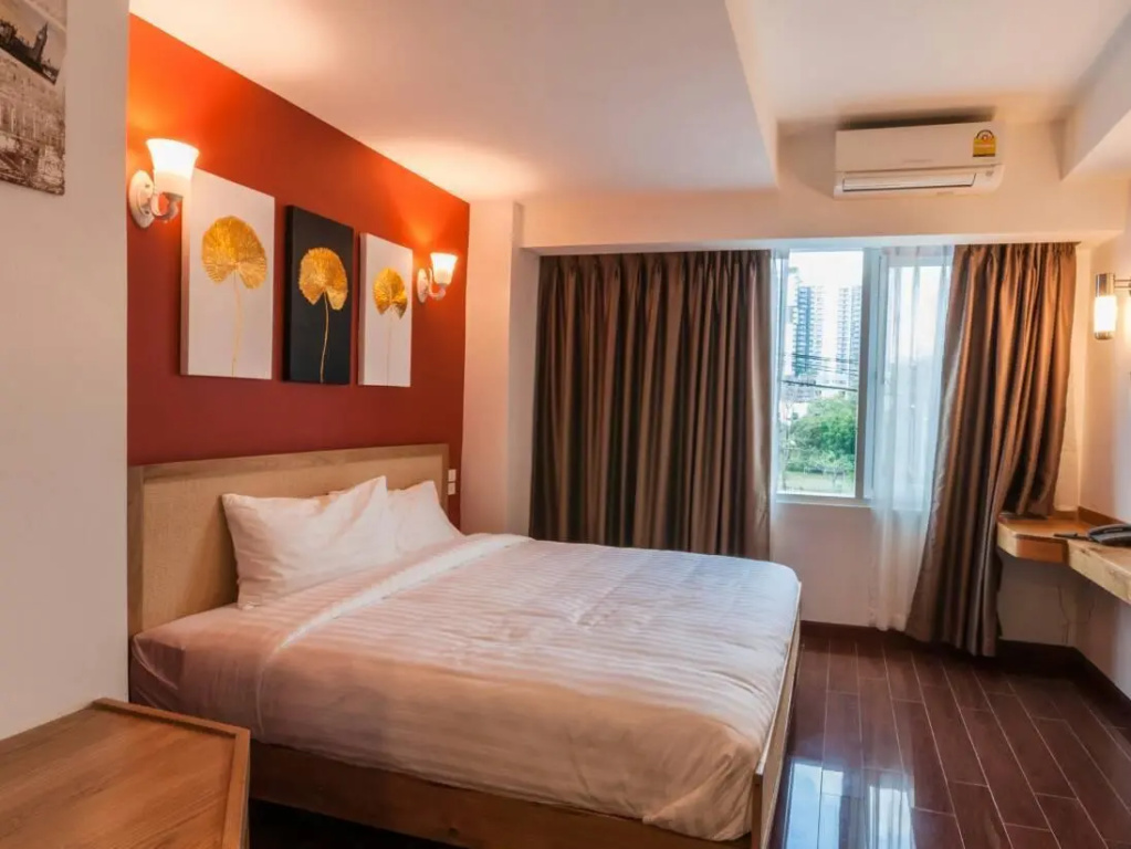 Deluxe Double room (full double bed)