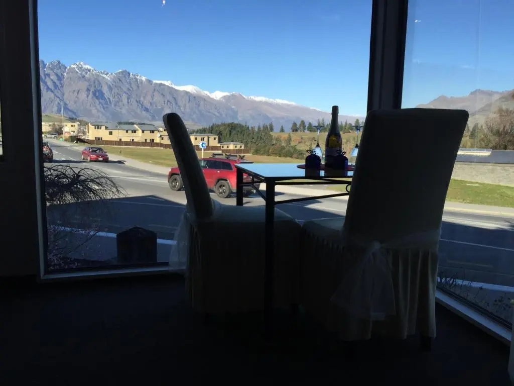 Hurley's of Queenstown - Général