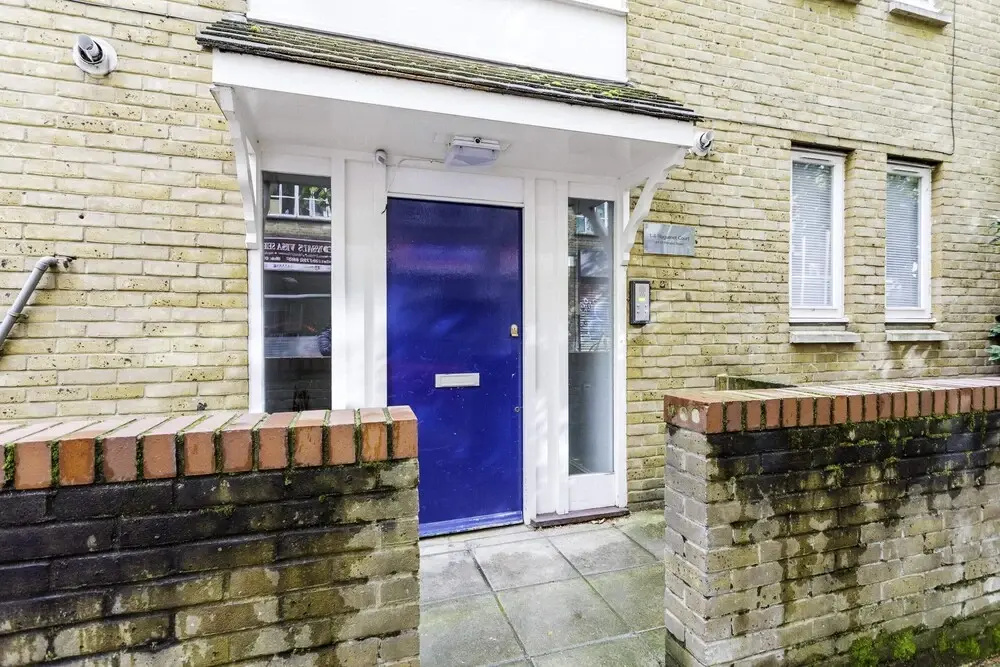 Modern Home Near Central London
