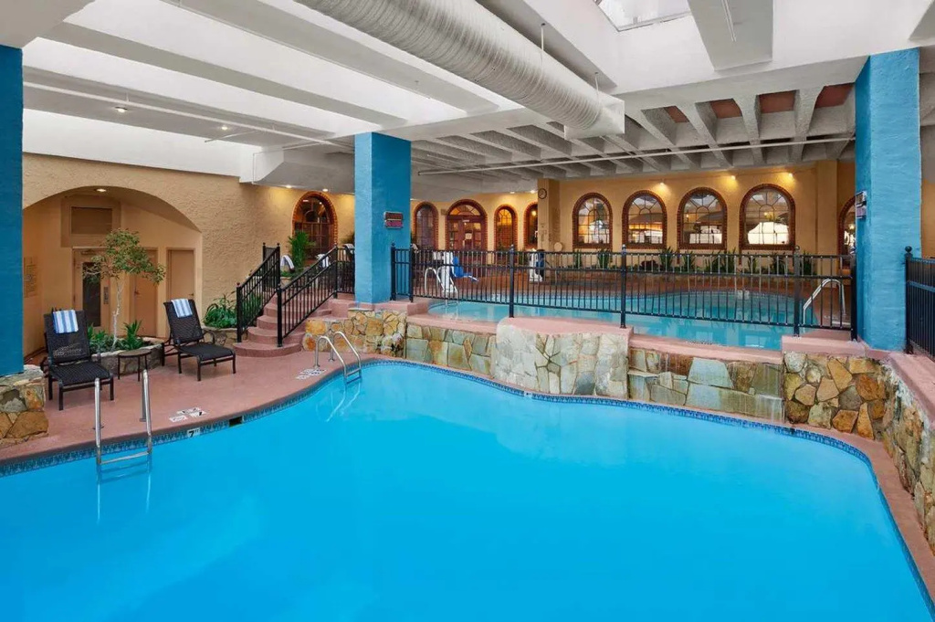 Embassy Suites Kansas City Plaza - Général