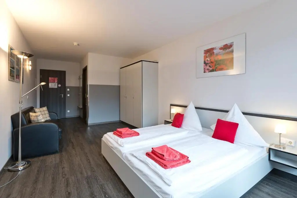 Deluxe Double room (full double bed)