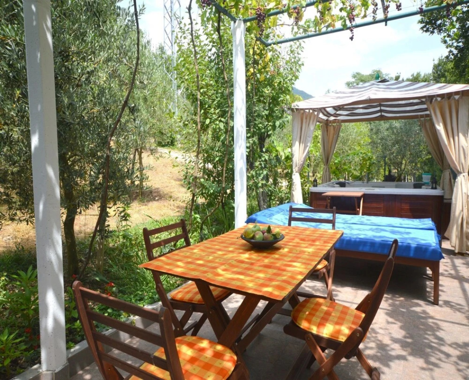Lazzaro Apartments