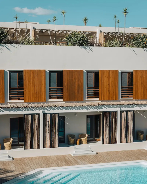 Superior Double Suite with pool view (full double bed)
