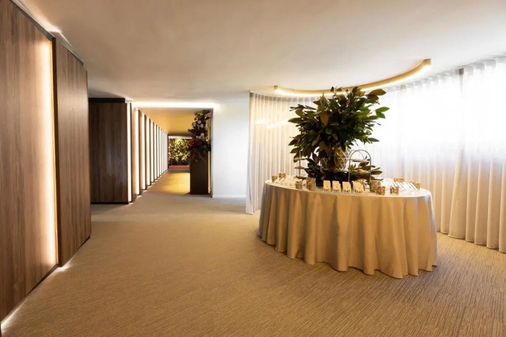 Lobby & Reception